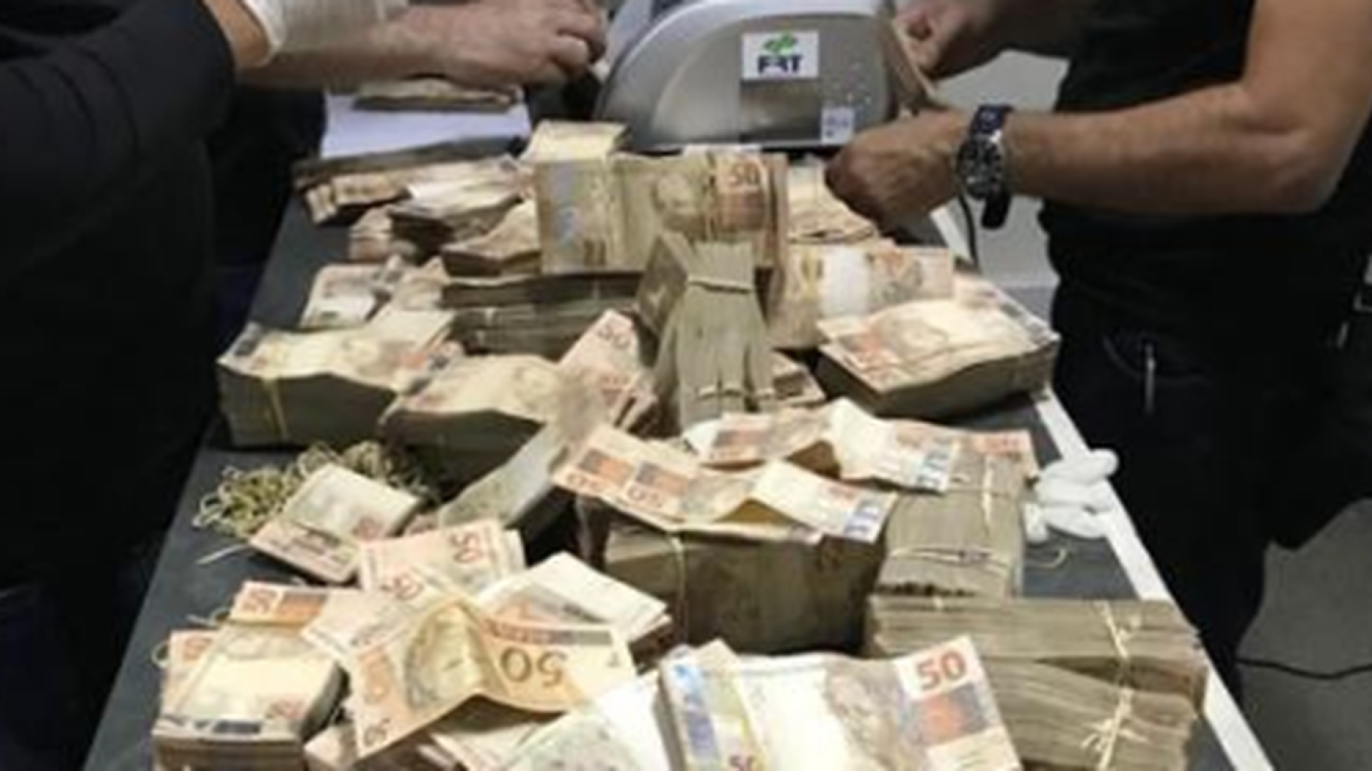 dinheiro_joao_de_deus